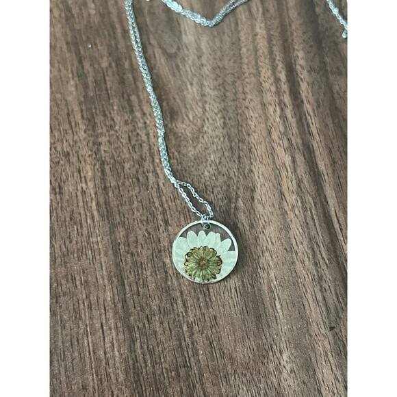 Delicate Pressed Flower Necklace Jewelry Dried Flower Daisy silver necklace - Picture 2 of 2